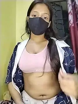 Naina-hott online show from May 14, 6:05 pm