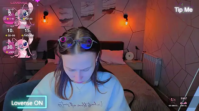  Kiki angel  online show from April 12, 1:20 am