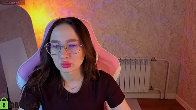 Snapshot of _Kiki_angel_ chatting on February 21, 3:52 am Kiki angel online show from February 21, 3:52 am