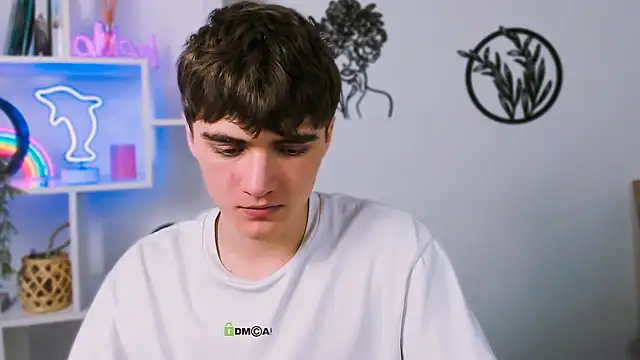 Snapshot of emil_lucky chatting on February 23, 12:28 pm emil lucky online show from February 23, 12:28 pm