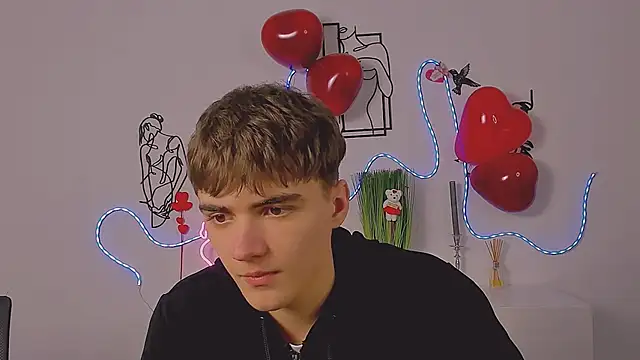 Snapshot of emil_lucky chatting on February 9, 3:54 pm emil lucky online show from February 9, 3:54 pm