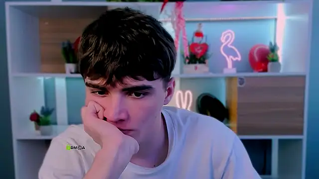 Snapshot of emil_lucky chatting on February 20, 12:18 pm emil lucky online show from February 20, 12:18 pm