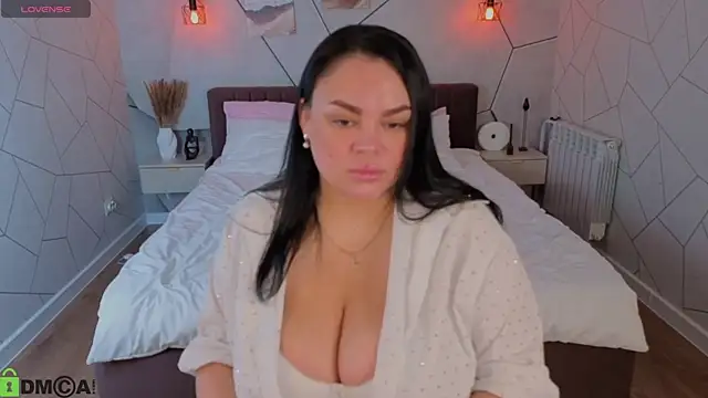 Snapshot of adele_crown chatting on February 10, 1:48 am adele crown online show from February 10, 1:48 am