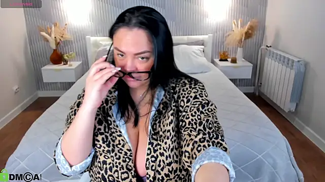 Snapshot of adele_crown chatting on February 19, 1:24 am adele crown online show from February 19, 1:24 am