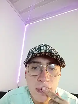 Snapshot of Emmanuel_Lust chatting on February 17, 11:51 am Emmanuel Lust online show from February 17, 11:51 am