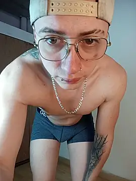 Snapshot of Emmanuel_Lust chatting on February 19, 12:02 pm Emmanuel Lust online show from February 19, 12:02 pm