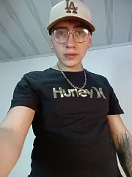 Snapshot of Emmanuel_Lust chatting on February 18, 12:01 pm Emmanuel Lust online show from February 18, 12:01 pm