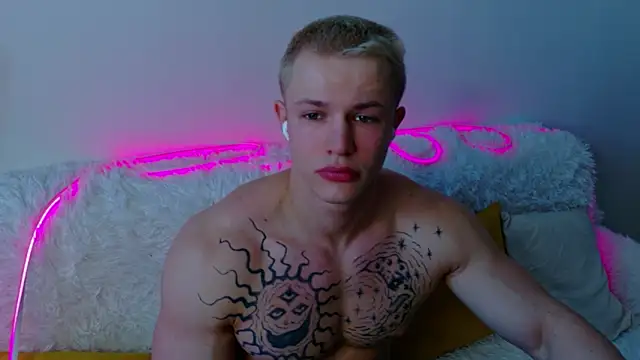 SterlingNoir online show from February 7, 11:07 am