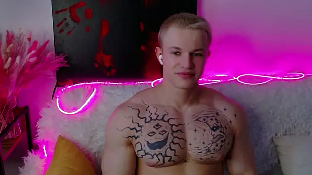 SterlingNoir online show from February 9, 8:45 am