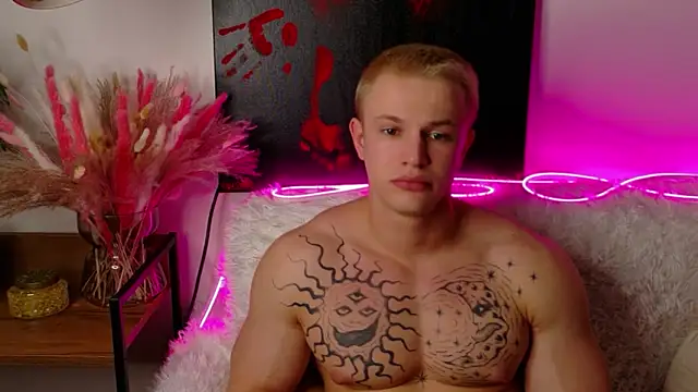 SterlingNoir online show from February 9, 9:13 pm