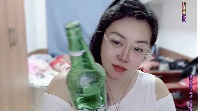 Snapshot of yingying1222 chatting on April 23, 12:29 pm yingying1222 online show from April 23, 12:29 pm