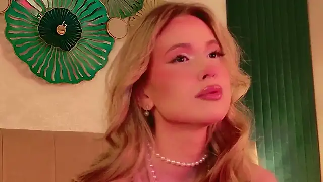 Beckie White online show from April 5, 9:54 pm