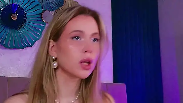 Beckie White online show from February 26, 8:42 pm