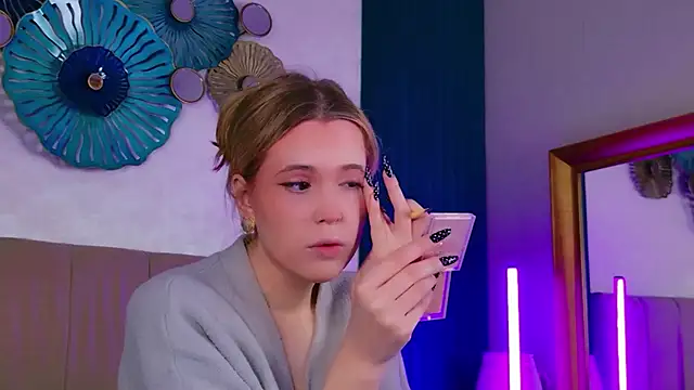 Beckie White online show from February 28, 9:03 pm