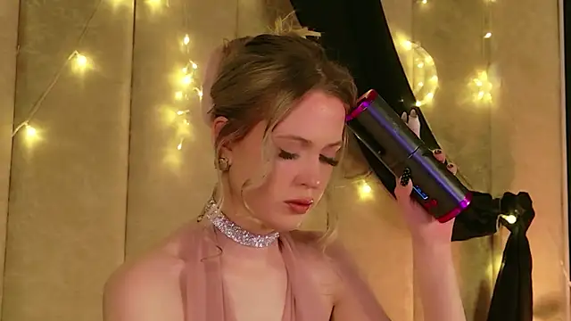 Beckie White online show from March 11, 8:47 pm