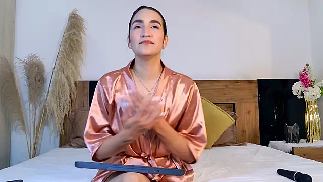 Snapshot of MaraGrief_ chatting on February 23, 11:33 am MaraGrief online show from February 23, 11:33 am