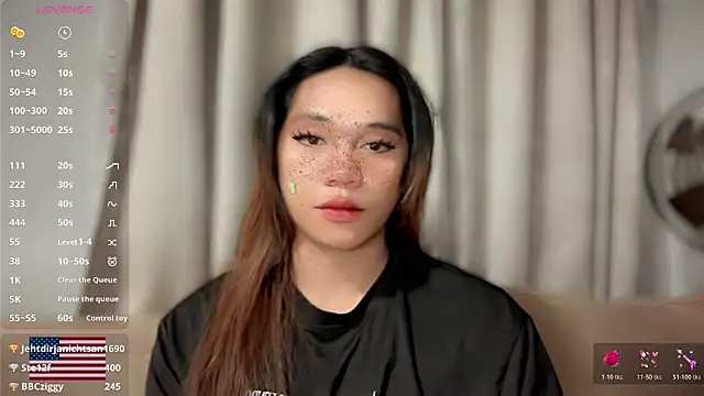 Kelly Mckinney online show from April 2, 8:37 pm