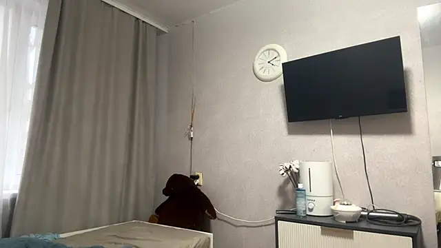 Snapshot of MilaSliger chatting on February 13, 1:11 pm MilaSliger online show from February 13, 1:11 pm