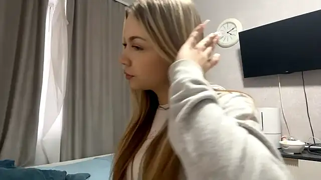 Snapshot of MilaSliger chatting on February 9, 12:25 pm MilaSliger online show from February 9, 12:25 pm