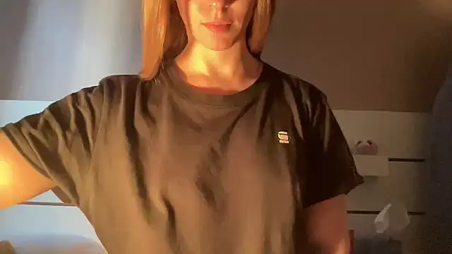 petiteetoile online show from April 4, 4:13 pm