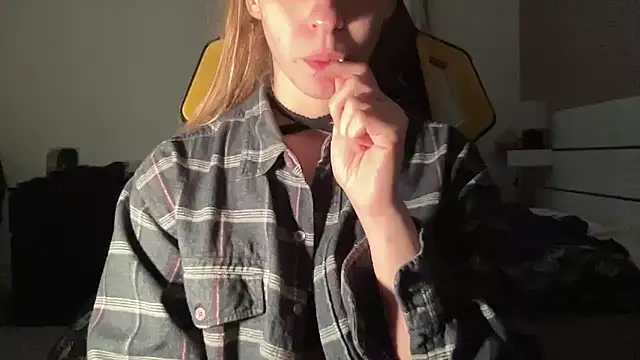 petiteetoile online show from February 17, 2:36 pm