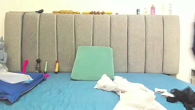 Giselle James online show from March 11, 7:52 pm