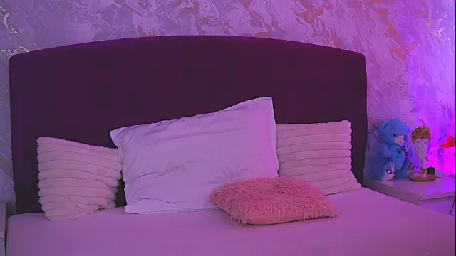 EllinaNuria online show from April 17, 4:48 am