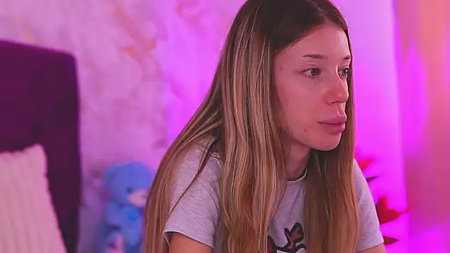 EllinaNuria online show from March 18, 5:10 am