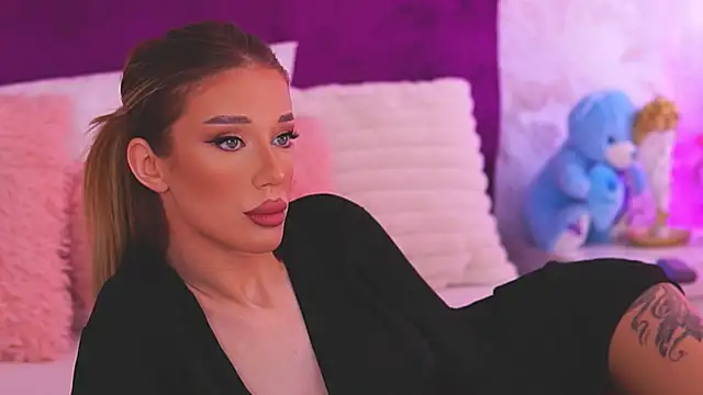 EllinaNuria online show from March 27, 5:38 am