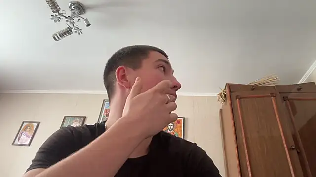 MoonlightVera online show from February 18, 9:06 am