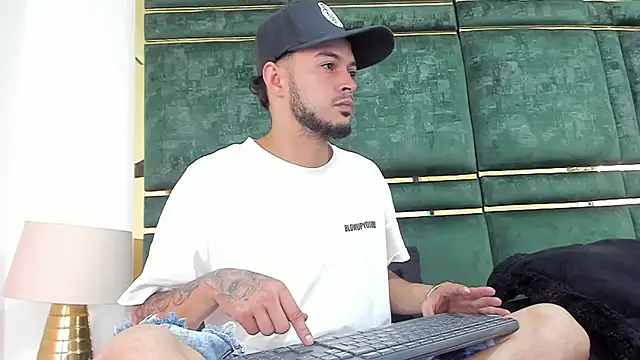 Snapshot of GaelyCoral chatting on February 10, 12:26 pm GaelyCoral online show from February 10, 12:26 pm