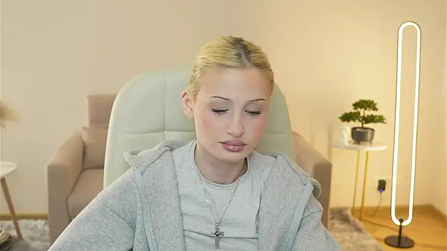 LolaStusse online show from February 11, 10:48 am