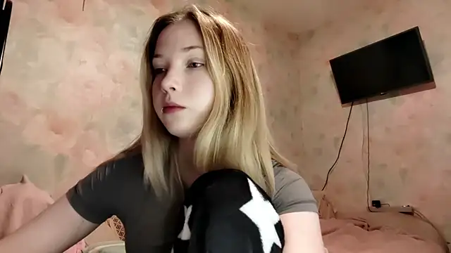 TiaBIanks online show from April 1, 1:41 am