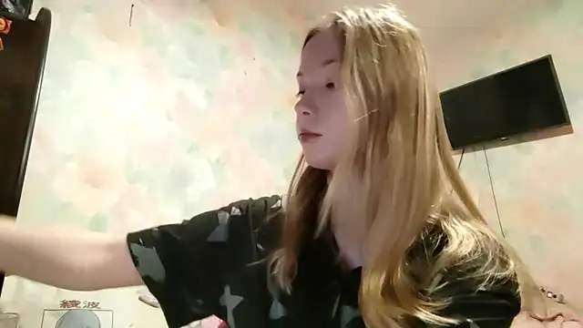 Snapshot of TiaBIanks chatting on February 28, 1:05 am TiaBIanks online show from February 28, 1:05 am