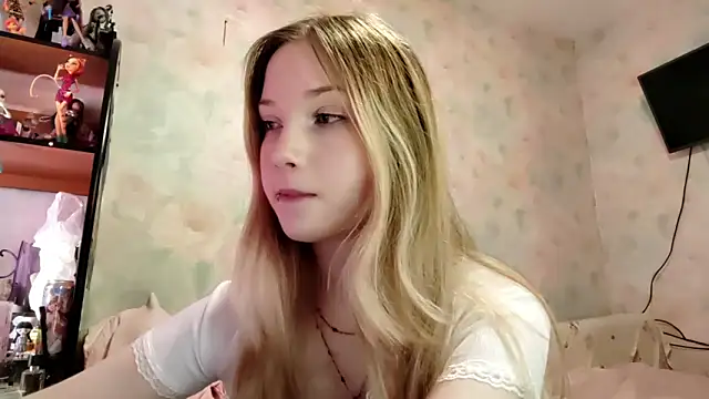 TiaBIanks online show from April 3, 8:32 am