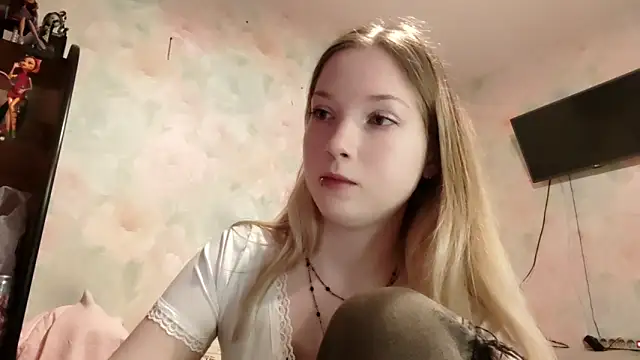 TiaBIanks online show from April 2, 11:28 am