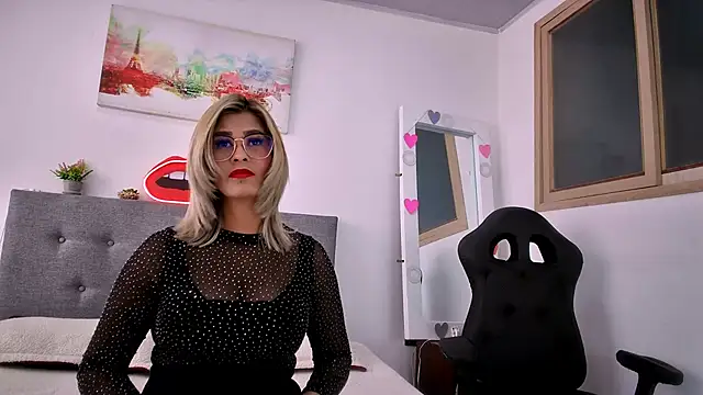 Snapshot of Sharlott_3 chatting on February 6, 1:40 pm Sharlott 3 online show from February 6, 1:40 pm