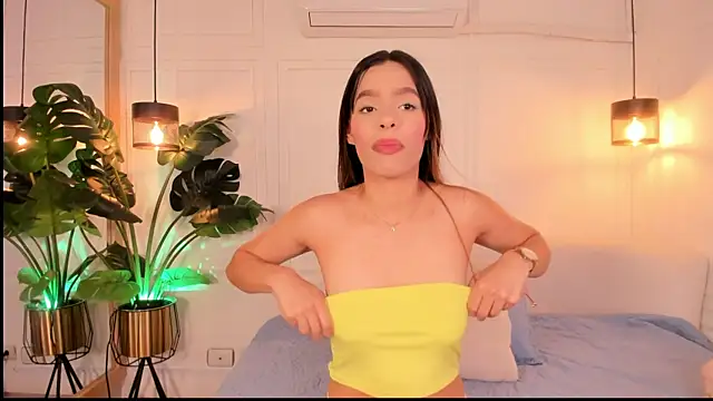 Snapshot of Nicole_Whittee chatting on February 23, 7:58 pm Nicole Whittee online show from February 23, 7:58 pm