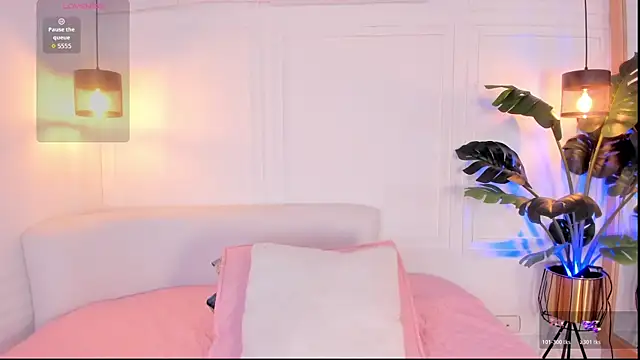 Nicole Whittee online show from April 13, 8:13 pm