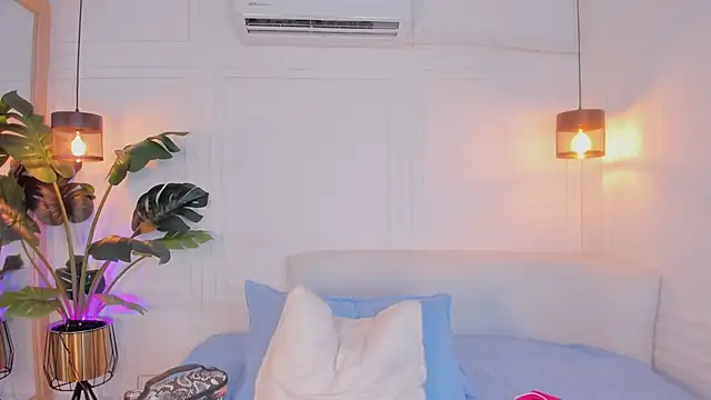 Nicole Whittee online show from March 30, 8:32 pm