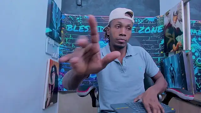 Snapshot of Jeanpieroo26 chatting on February 12, 7:35 pm Jeanpieroo26 online show from February 12, 7:35 pm