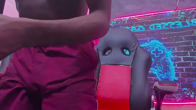 Snapshot of Jeanpieroo26 chatting on February 23, 8:31 pm Jeanpieroo26 online show from February 23, 8:31 pm