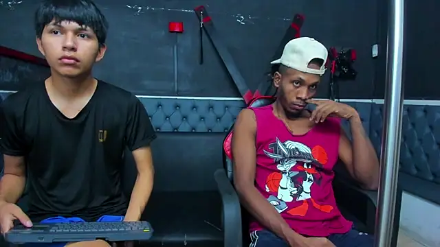 Snapshot of Jeanpieroo26 chatting on February 27, 7:46 pm Jeanpieroo26 online show from February 27, 7:46 pm