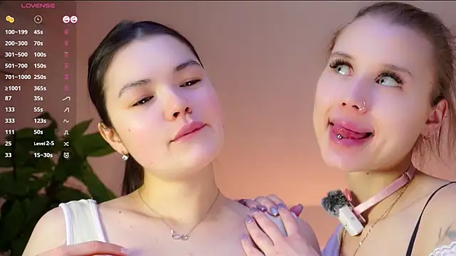 Snapshot of BertaForth chatting on February 19, 7:27 am BertaForth online show from February 19, 7:27 am