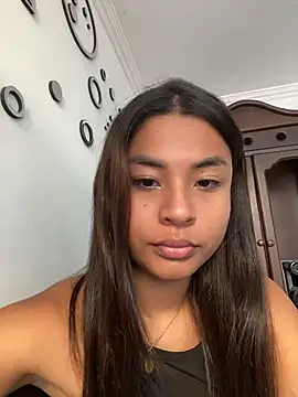 Snapshot of Romie_rous chatting on May 5, 5:05 pm Romie rous online show from May 5, 5:05 pm