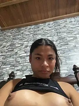 Snapshot of Romie_rous chatting on May 7, 8:34 pm Romie rous online show from May 7, 8:34 pm