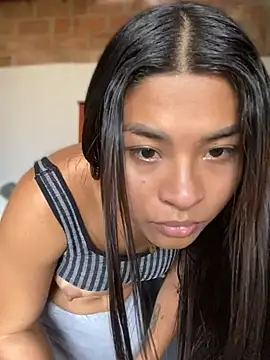 Snapshot of Romie_rous chatting on July 7, 2:53 pm Romie rous online show from July 7, 2:53 pm