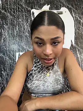 Snapshot of Romie_rous chatting on June 3, 8:02 pm Romie rous online show from June 3, 8:02 pm