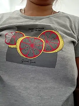 Snapshot of Fantasy_Queen94 chatting on February 9, 3:04 am Fantasy Queen94 online show from February 9, 3:04 am