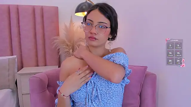 im lily  online show from April 18, 12:51 pm